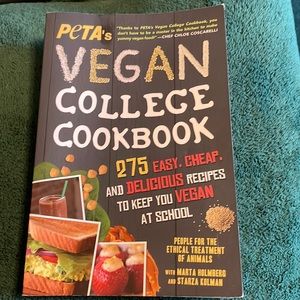 PETA’s Vegan college Cookbook /NEW
